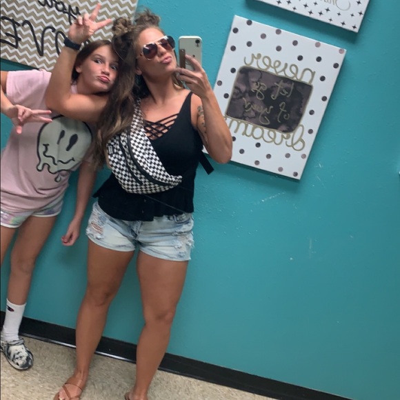 Meet your posher! - Picture 3 of 4